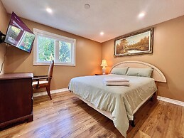 Cozy Home Near Transit & Hillcrest Mall with Free Parking