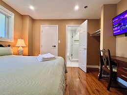 Cozy Home Near Transit & Hillcrest Mall with Free Parking