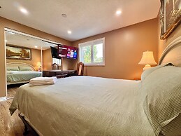 Cozy Home Near Transit & Hillcrest Mall with Free Parking