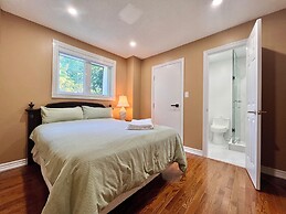 Cozy Home Near Transit & Hillcrest Mall with Free Parking