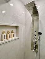 Cozy Home Near Transit & Hillcrest Mall with Free Parking