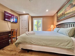 Cozy Home Near Transit & Hillcrest Mall with Free Parking