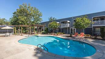 Landing at The Brookwood Apartments