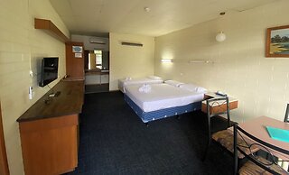 Hawker Hotel Motel