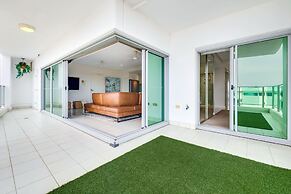 Skytower Wonder Oceanview Balcony - Pool - Office