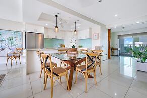 Skytower Wonder Oceanview Balcony - Pool - Office