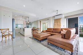 Skytower Wonder Oceanview Balcony - Pool - Office