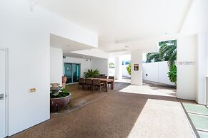 Skytower Wonder Oceanview Balcony - Pool - Office