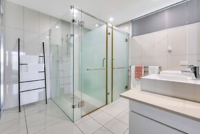 Skytower Wonder Oceanview Balcony - Pool - Office