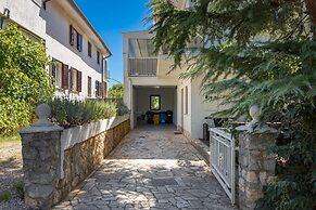 House Rose With Private Pool And Garden