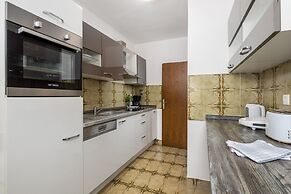 House Rose With Private Pool And Garden