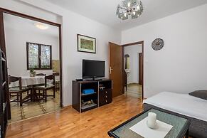 House Rose With Private Pool And Garden