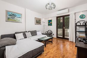 House Rose With Private Pool And Garden