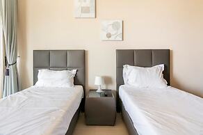 Luxury 3BR 7 pools Beach 200 m