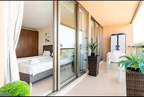 Luxury 3BR 7 pools Beach 200 m