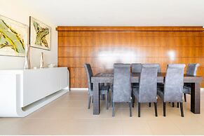 Luxury 3BR 7 pools Beach 200 m