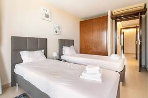 Luxury 3BR 7 pools Beach 200 m