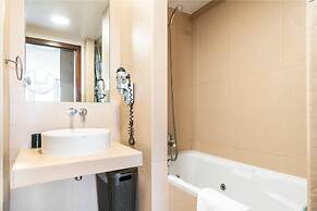 Luxury 3BR 7 pools Beach 200 m