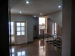 HOTEL RAJ PALACE by ROH