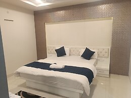 HOTEL RAJ PALACE by ROH