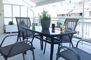 Modern 1 Bd Balcony Apt in Kato Patisia
