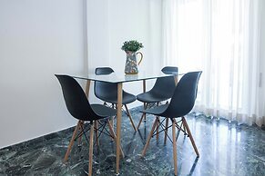 Modern 1 Bd Balcony Apt in Kato Patisia