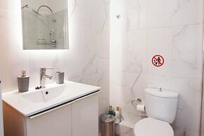 Modern 1 Bd Balcony Apt in Kato Patisia