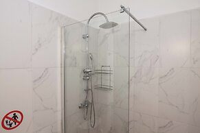 Modern 1 Bd Balcony Apt in Kato Patisia