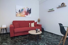Modern 1 Bd Balcony Apt in Kato Patisia