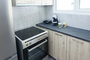 Modern 1 Bd Balcony Apt in Kato Patisia