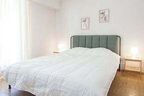 Modern 1 Bd Balcony Apt in Kato Patisia