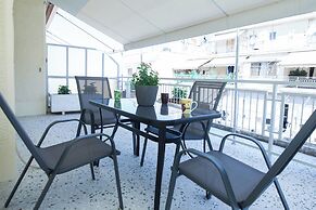 Modern 1 Bd Balcony Apt in Kato Patisia