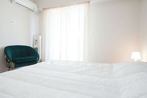 Modern 1 Bd Balcony Apt in Kato Patisia