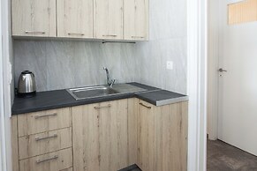 Modern 1 Bd Balcony Apt in Kato Patisia