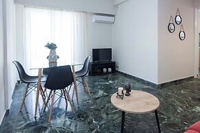 Modern 1 Bd Balcony Apt in Kato Patisia