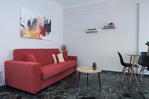 Modern 1 Bd Balcony Apt in Kato Patisia