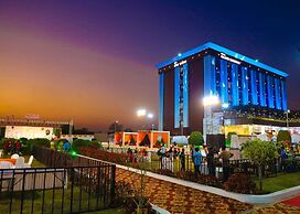 Hotel Grand Sarowar