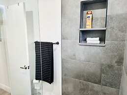 BnB Hyperion Spacious 2b1b Getaway Near Beach