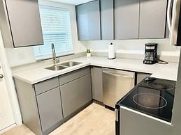 BnB Hyperion Spacious 2b1b Getaway Near Beach