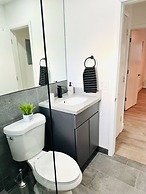 BnB Hyperion Spacious 2b1b Getaway Near Beach