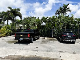 BnB Hyperion Spacious 2b1b Getaway Near Beach