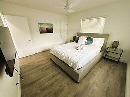 BnB Hyperion Spacious 2b1b Getaway Near Beach