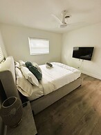 BnB Hyperion Spacious 2b1b Getaway Near Beach