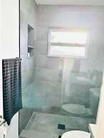 BnB Hyperion Spacious 2b1b Getaway Near Beach