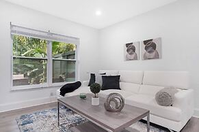 BnB Hyperion Brand New 2b2b Retreat w Patio