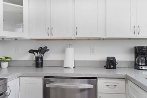 BnB Hyperion Brand New 2b2b Retreat w Patio