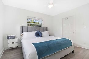 BnB Hyperion Brand New 2b2b Retreat w Patio