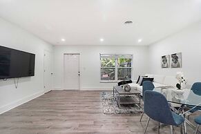 BnB Hyperion Brand New 2b2b Retreat w Patio