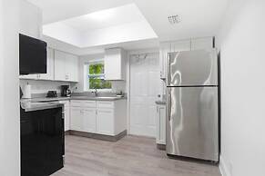 BnB Hyperion Brand New 2b2b Retreat w Patio