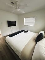 BnB Hyperion Brand New 2b2b Retreat w Patio